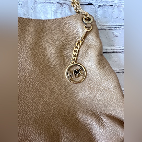 Michael Kors Neutral beige Jet Set Chain Shoulder Bag - Picture 3 of 16